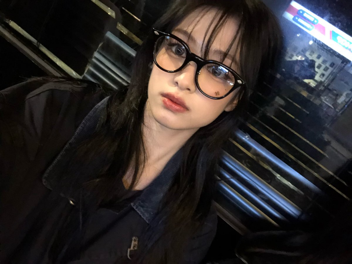 ahyeon pics tweet media