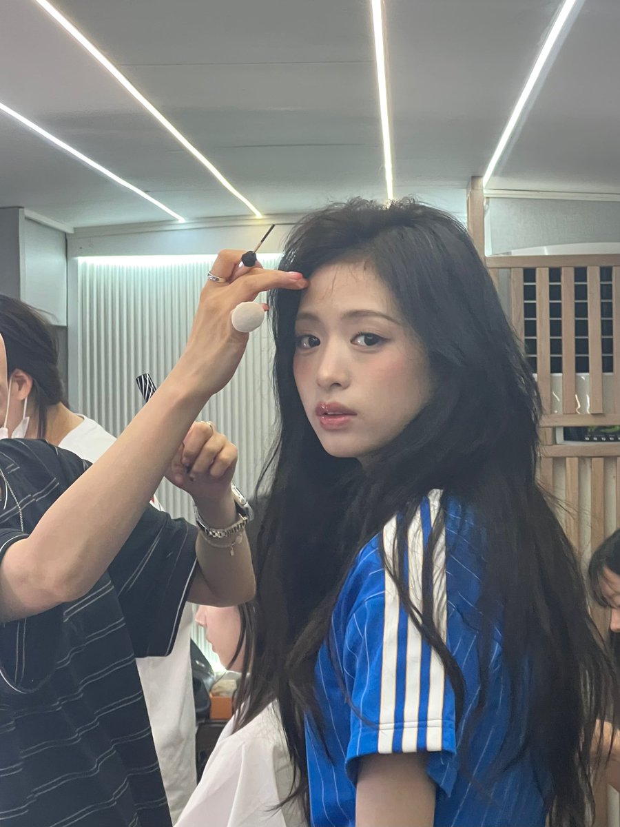 ahyeon pics tweet media