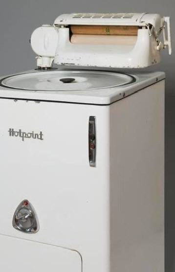 bagshaw2112's tweet image. Today’s #retro #memory ! Who can remember this machine. My mum had one and I can still remember the big tongs and the noise it made. And getting it out of the mess when  a towel got stuck lol