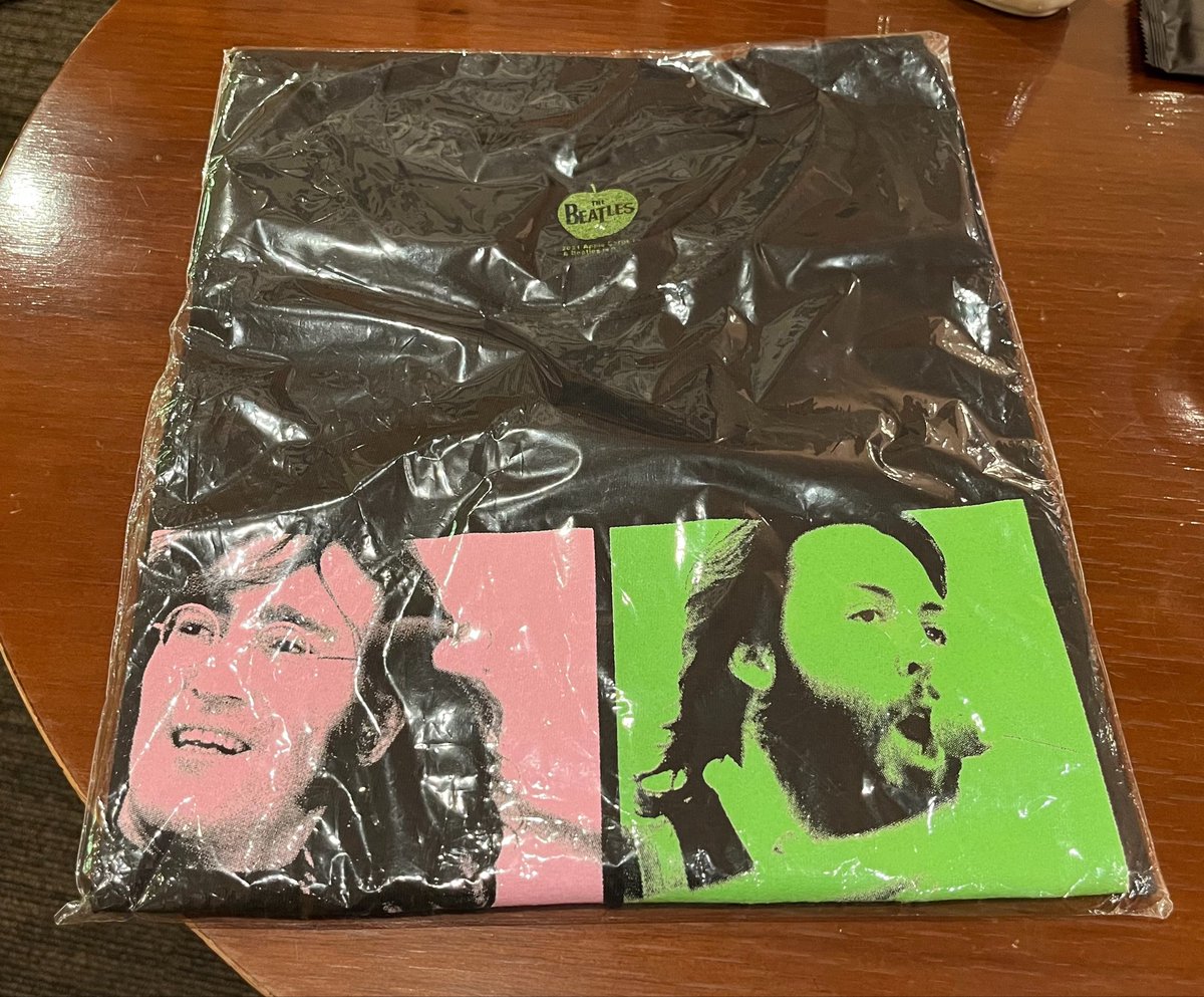 英国展行って来た🇬🇧
大好きなビートルズの服を購入！きゃー❤︎