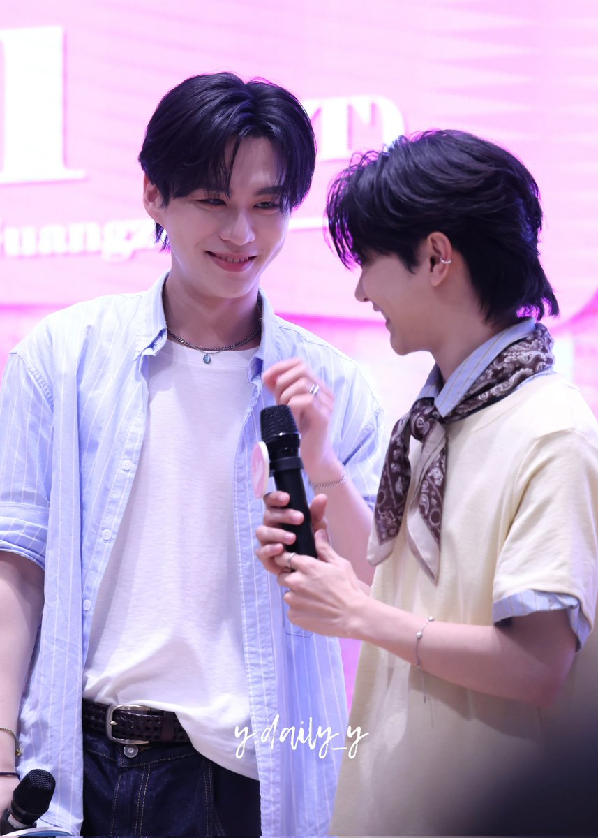 YY_daily_'s tweet photo. Chemistry✨️

BLOOMING LOVE WITH BVTL
#bevertonliew0411fansign https://t.co/b8FLHUElPT