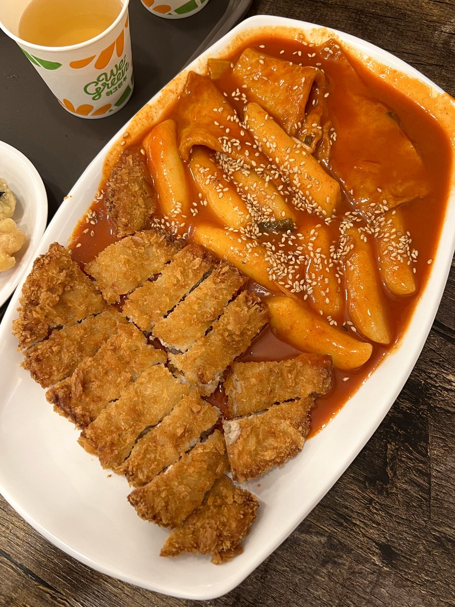 먹돈이 tweet media