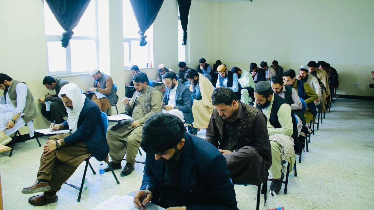 pajhwok's tweet photo. The Ministry of Public Health (MoPH) says the second round of the 1404 exit exam has been conducted for around 7,000 graduates of curative medicine and stomatology at Kabul University.
Full details are available at the link below
https://t.co/XYtHurYHXD
#MoPH #ExitExam #MedicalGraduates