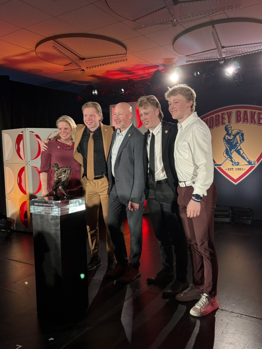 BartlettHockey's tweet photo. Back-to-back @HobeyBakerAward winners in the #BHfamily! Congrats Max and entire Plante family! https://t.co/kkpA6iXXTD