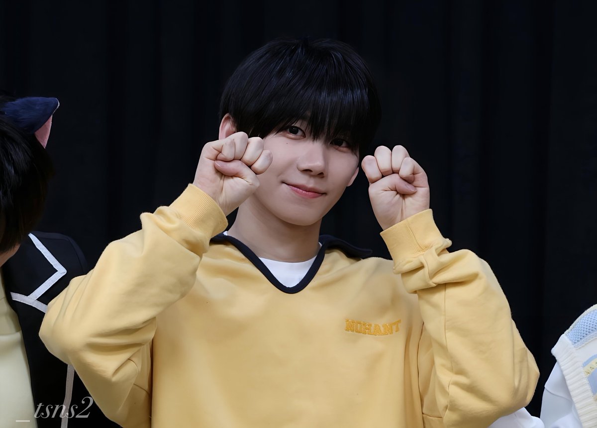 _tsns2's tweet photo. 260411 🐾💛

#HAN #박한
#AHOF #아홉 https://t.co/zeRax8lJqd