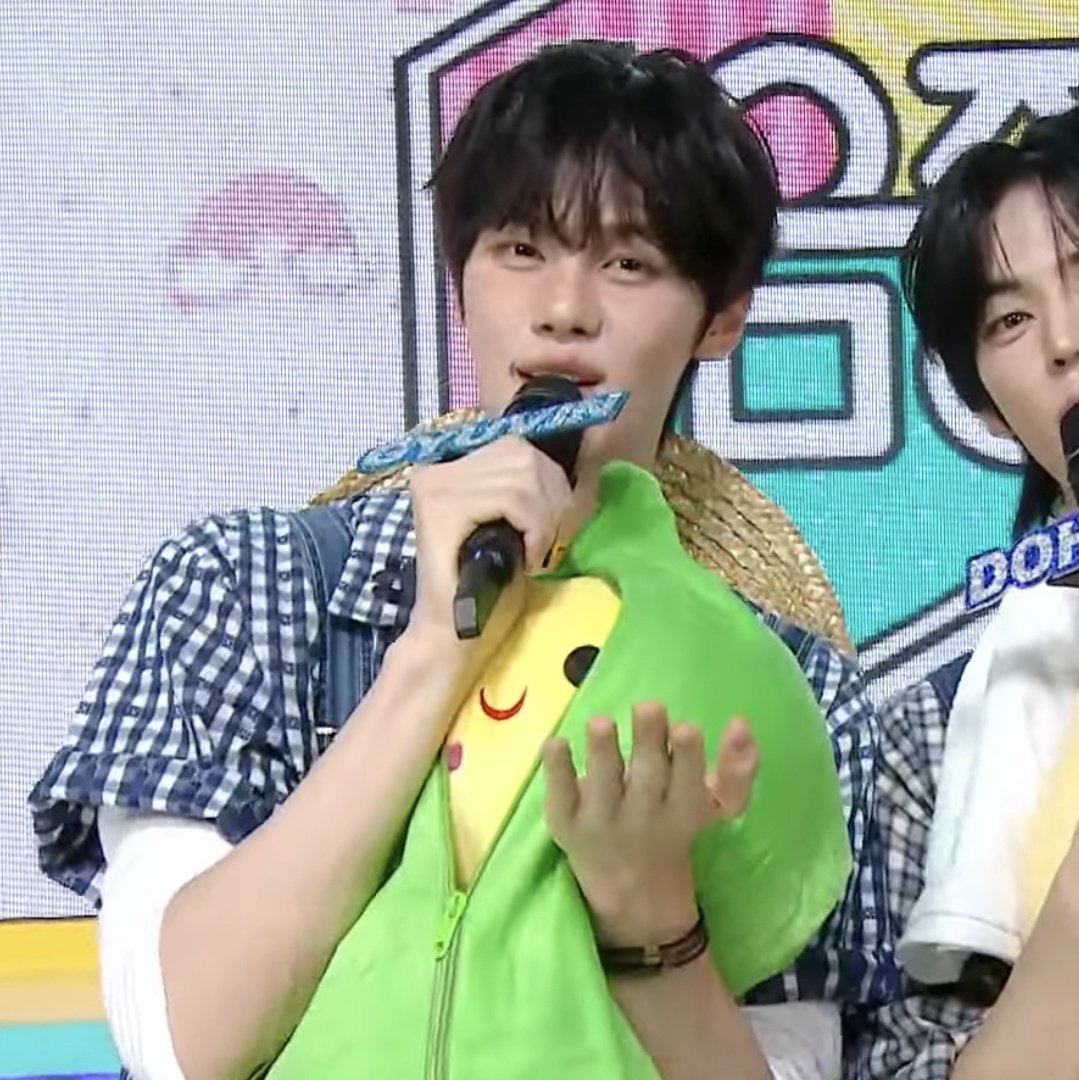 ayin, 규's ⋆.☘︎ ݁˖ tweet media