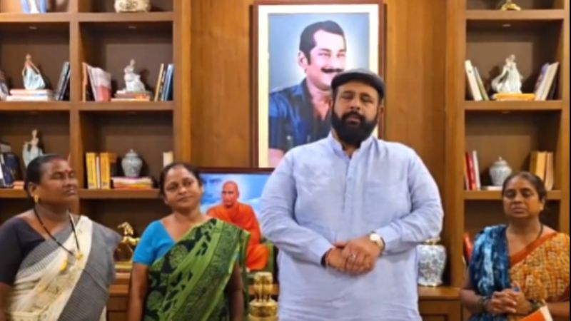 ‘पहले ईसाई बनो फिर मिलेगा वेतन’

रायपुर में स्कूल की महिला सफाईकर्मियों पर रूपिका लॉरेंस बना रही दबाव

4 महीने की सैलरी और 2 साल का PF रोका

hindi.opindia.com/news-updates/c…