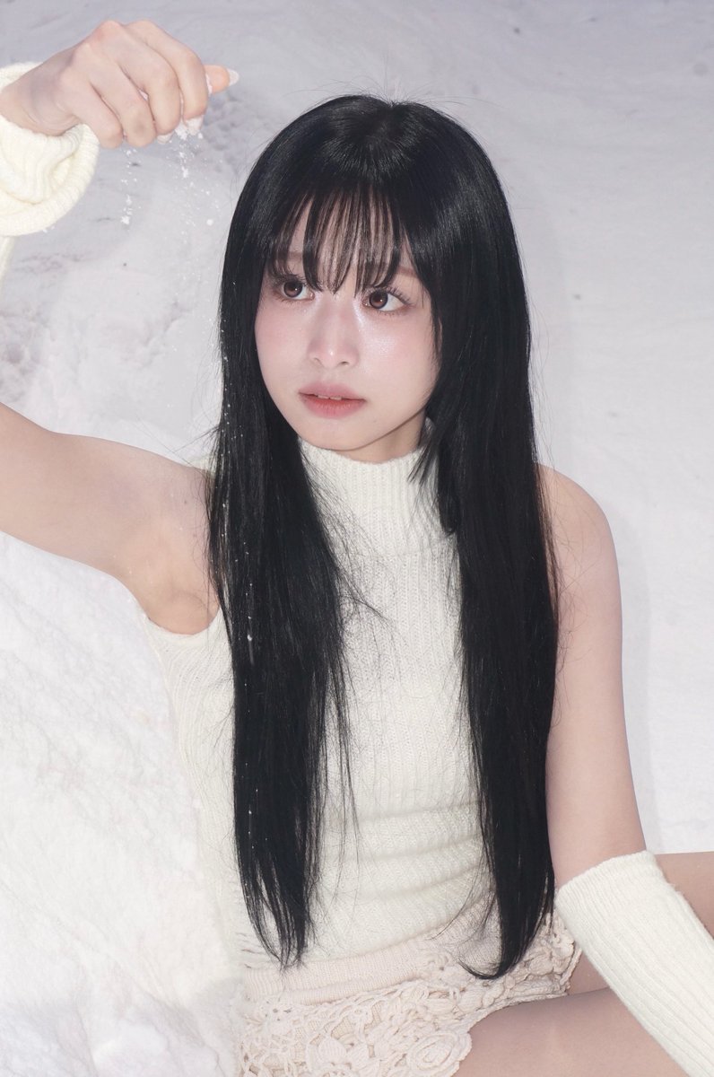 ahyeon pics tweet media