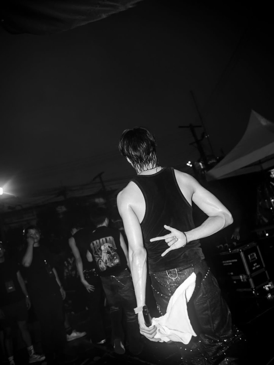 อลันน่ารักตะเหมอ ทำท่า 🤟🏻ไว้ข้างหลังอีกแล้ว เหมาะกับคำว่าไม่เคยทิ้งใครไว้ข้างหลังจริง ๆ 🥺🤍