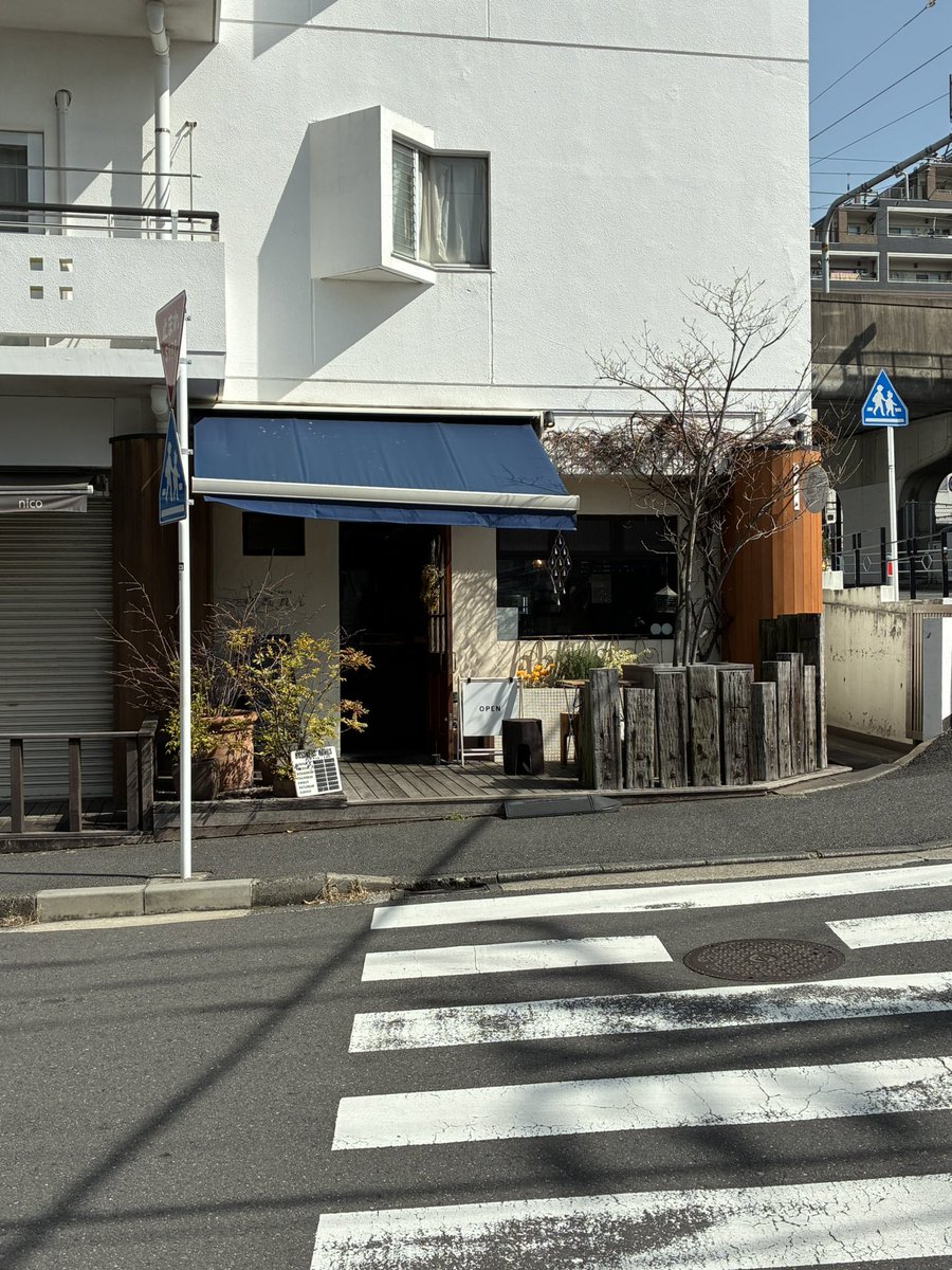 2323233232's tweet image. パン記録

ブーランジェリーオンニ
いちごのデニッシュ　450円
桃の赤ワイン煮のブリオッシュ　350円
てりやきチキン　300円
コーンマヨネーズ　240円
＋消費税
京急本線　上大岡

いちごと桃はリュックの中で無惨な姿になったしまった🥲
まあ味は美味だから問題なかったけど🍓🍑
＃パン