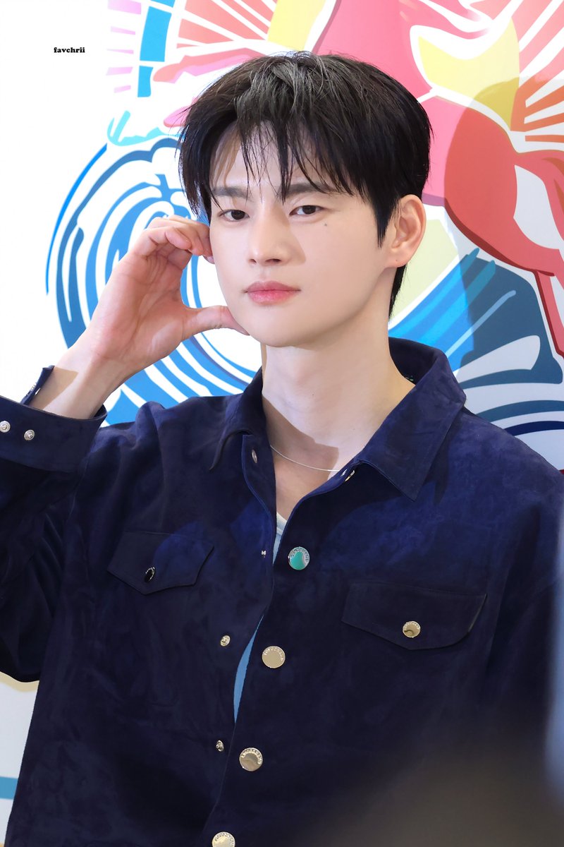 favchrii's tweet photo. 260407 롱샴

하트마스터, 하트의지배자, 하트의권위자

#서인국 #SeoInGuk https://t.co/i4cCL31kyV