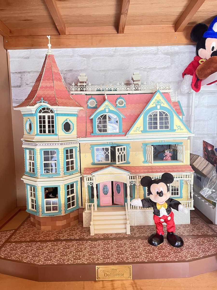 ドールハウスとその他フィギュアのお引越し完了！ (3枚目が以前の場所
