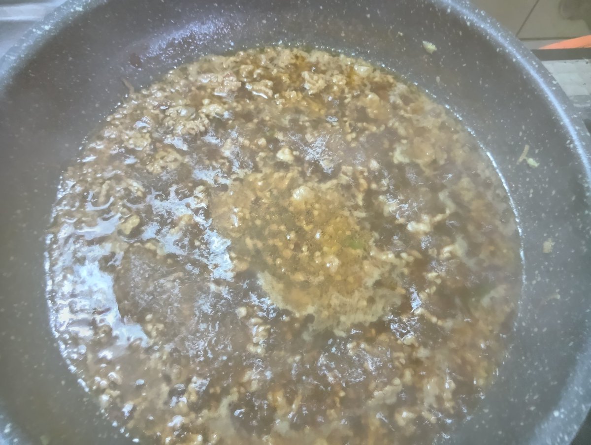 maywey7's tweet photo. 朝からすごい風で外に出られません😂
なので、お惣菜作り、物価高に抗う、ひき肉メイン😅

ひき肉と大根の煮物！

麻婆豆腐のタレ、あとは食べる時に豆腐を投入！

同じに見えるけど、味は違うよ

夕方はゆっくり出来るぞ😄 https://t.co/C2rrLJGyUM