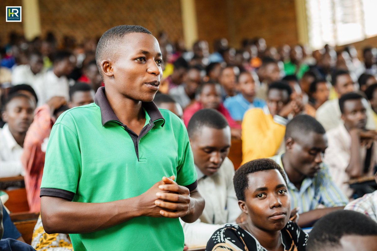 MagazineJimbere's tweet image. 🧑🏾‍🏫 Dans le cadre du projet de l’@UEauBurundi dédié à la mobilité et à l’employabilité des #jeunes au #Burundi, les sessions de formation « Carrière Boost » ont été déployées avec succès dans plusieurs universités du pays, sous la coordination de HR Consulting et avec l’appui
