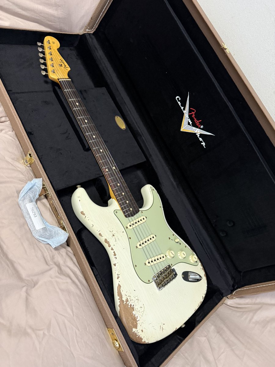 masadamage's tweet image. というわけでMNGでございます😎
ずっと躊躇していたストラトをゲット🤤
これで私も王者の風格を…
∬-●３●)ﾊ&amp;lt; 俺はリーマンだ！正確には社畜だ！
#MNG
#MyNewGear