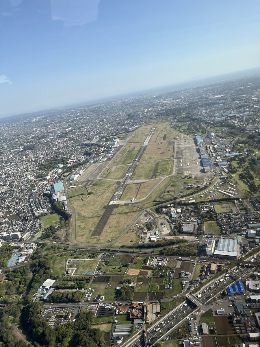 shinjirokoiz's tweet photo. 海上自衛隊の厚木航空基地の上空付近を飛行して御殿場市へ。 https://t.co/jbTc9LKMvS