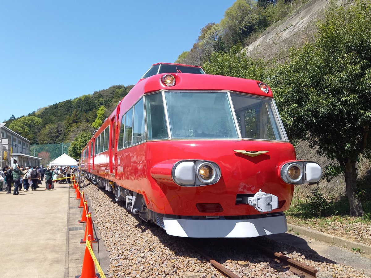 gitetsubito's tweet photo. 今日は名鉄でんしゃまつりに行ってきました‼️
往年の名車から新車までたくさんの車両が展示され、恒例のクレーン吊り上げなどのイベントもあってとても楽しめました🎵 https://t.co/OstomCNwDQ