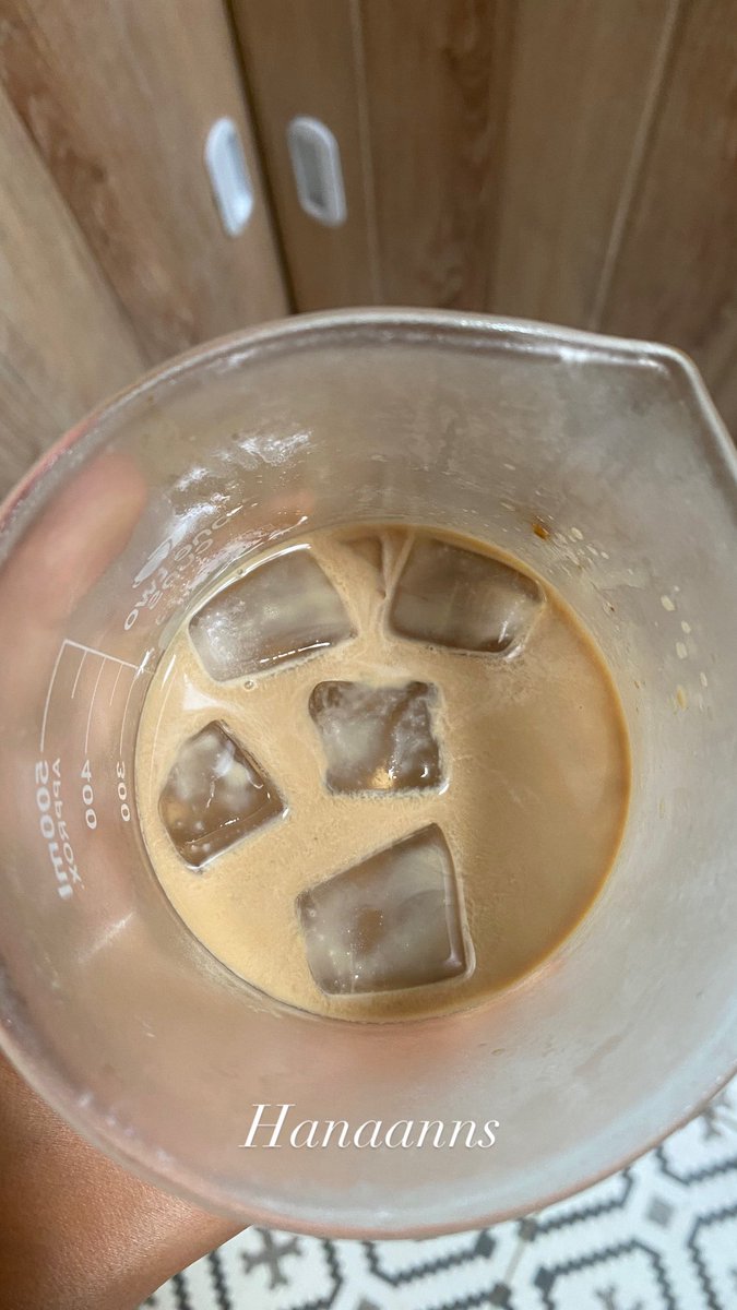 bysafiina's tweet photo. MASIH GA NYANGKA😭
Ternyata lokal brand punya kopi tanpa ampas yang bisa larut pakai air dingin juga‼️
Jujur, ini base kopi terenak, ada hint nutty &amp; coklat gitu. Maaf banget, kopiku jadi level up ✨￼ https://t.co/NGuxZ392Da