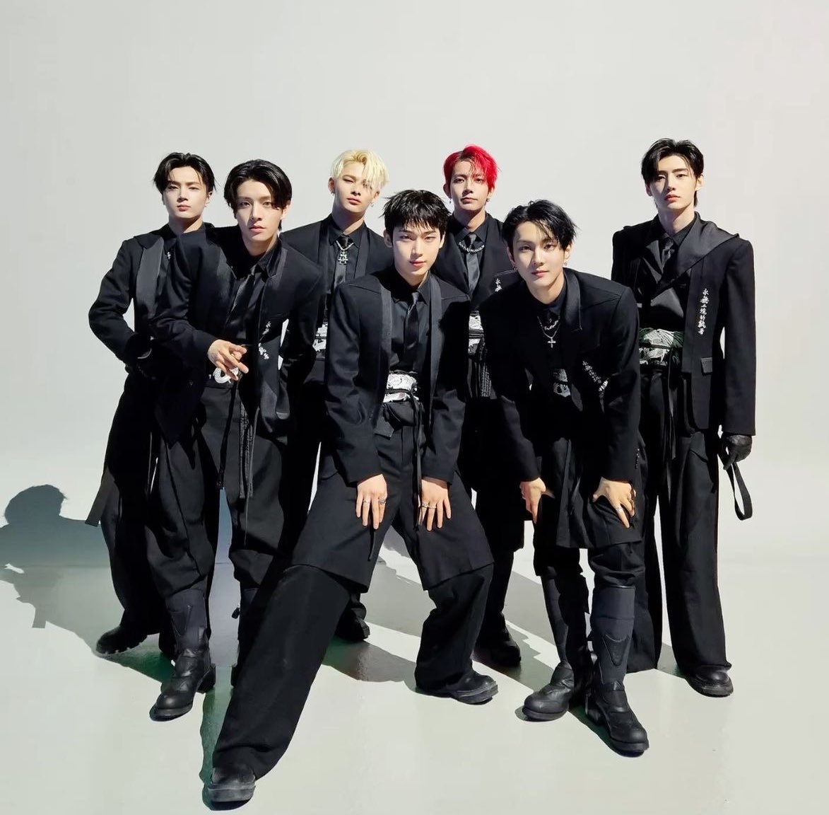 i know i yearn for seven when everything around me reminds me of them. 

my phonecase, my study desk decorated with enhypen, my ipad wallpaper, my given taken instrumental alarm, the way my body reacted when i accidentally came across enchella moonstruck video. how can someone