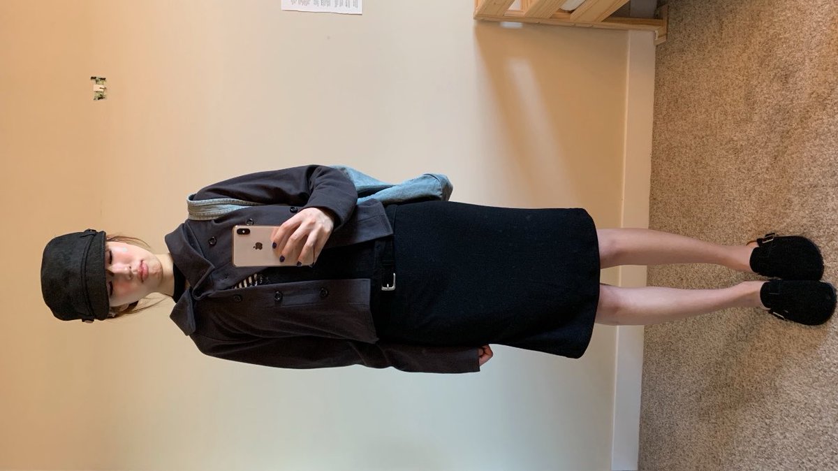 원래 미디스커트는 H라인이 기본이라 생각햇는데 예쁜 옷은 항상 많군아 ...  ◠‿◠
오버핏 자켓이나 기본티에 입고 싶으네요