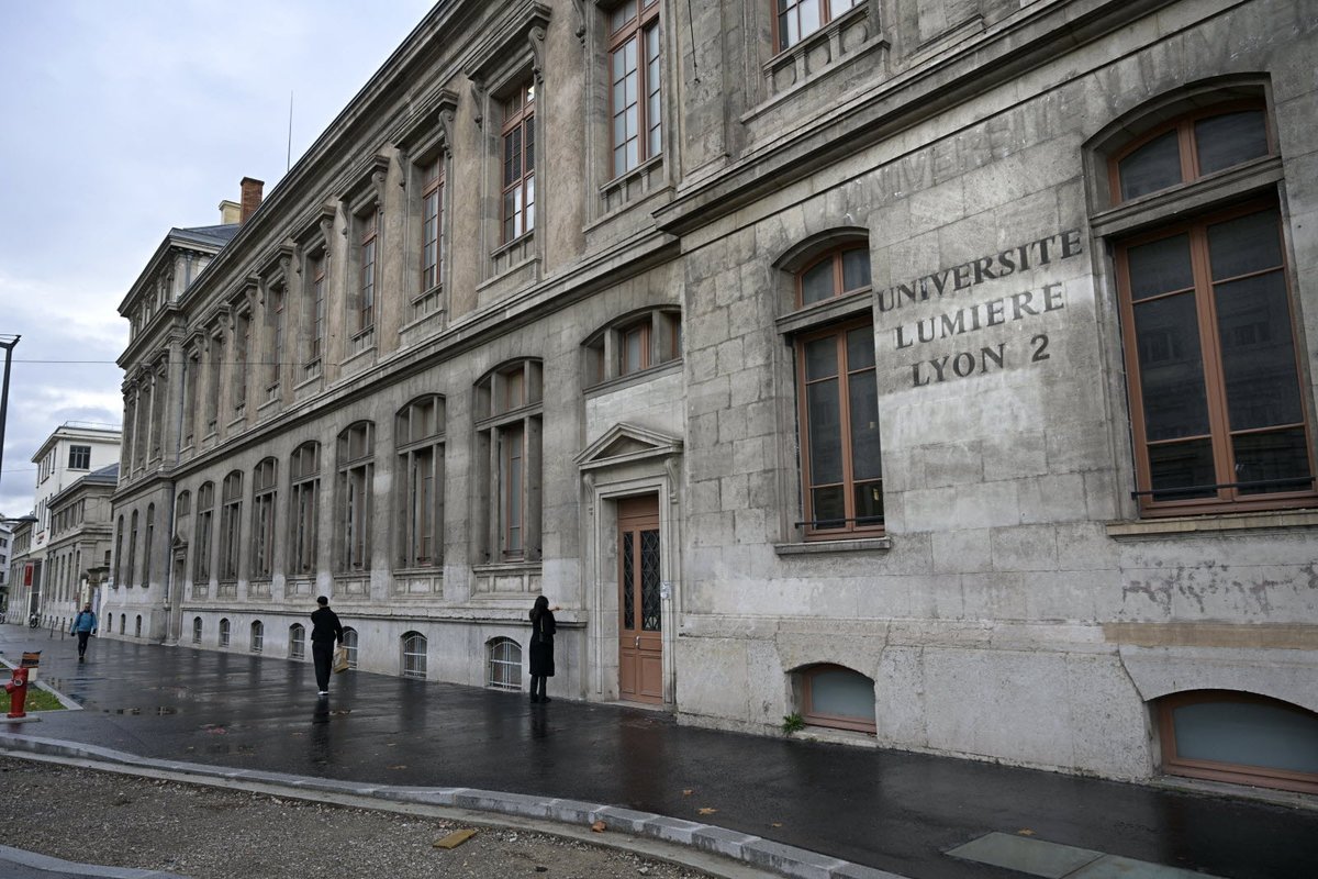leprogreslyon's tweet image. « 28 000 heures de cours supprimées » : mobilisation à l’université #Lyon 2 contre les coupes budgétaires
➡️ l.leprogres.fr/OeH