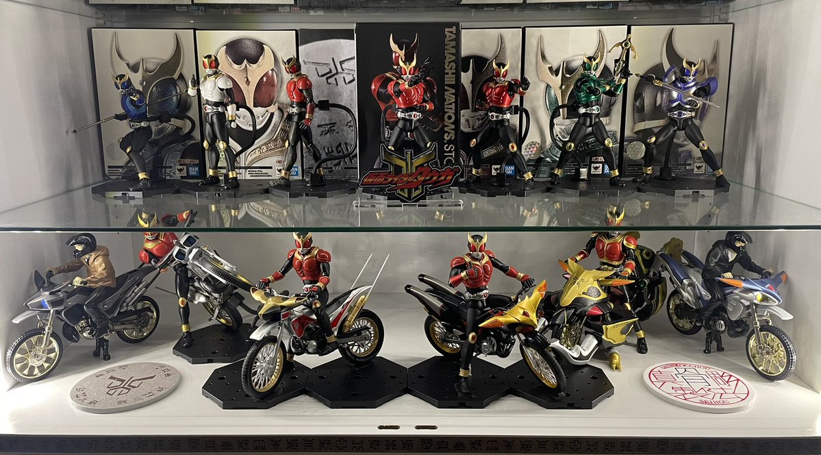 フィギュアコーナーレベルアップ✨

下段にバイクコーナーを作りました🏍
外側から五代  プラモ 真骨彫にしたんだけど
バイクの色味も見て欲しい

下から
2段目は小野寺 超古代を含めた通常形態
3段目はミレニアム特別バージョン⚡️
4段目は凄まじきコーナー🔥

見応えたっぷりのてんこ盛りだぜ👍✨