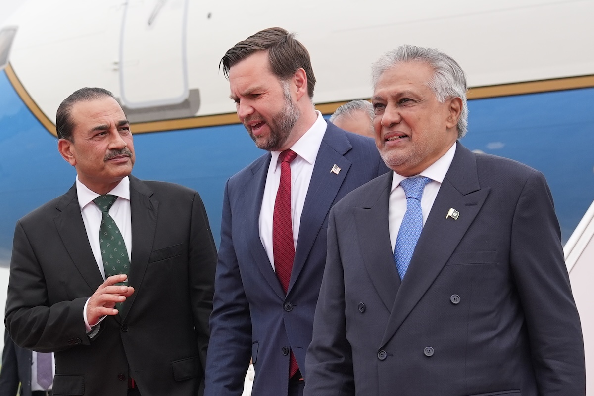 arabnews's tweet image. #PHOTOS: #US Vice President JD Vance arrives in #Islamabad on Saturday for negotiations with #Iran to end their six-week-old war arab.news/rbqtg