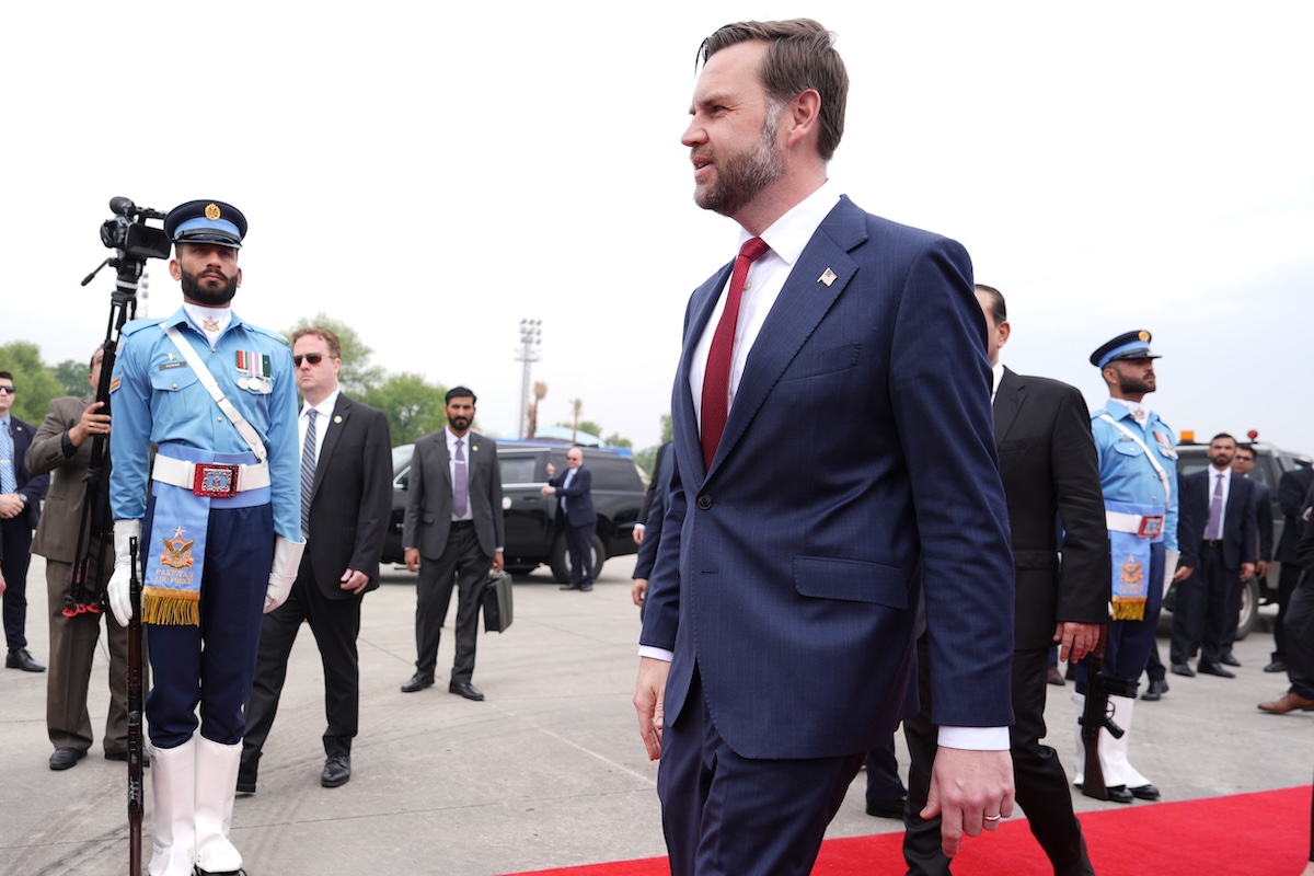 arabnews's tweet image. #PHOTOS: #US Vice President JD Vance arrives in #Islamabad on Saturday for negotiations with #Iran to end their six-week-old war arab.news/rbqtg