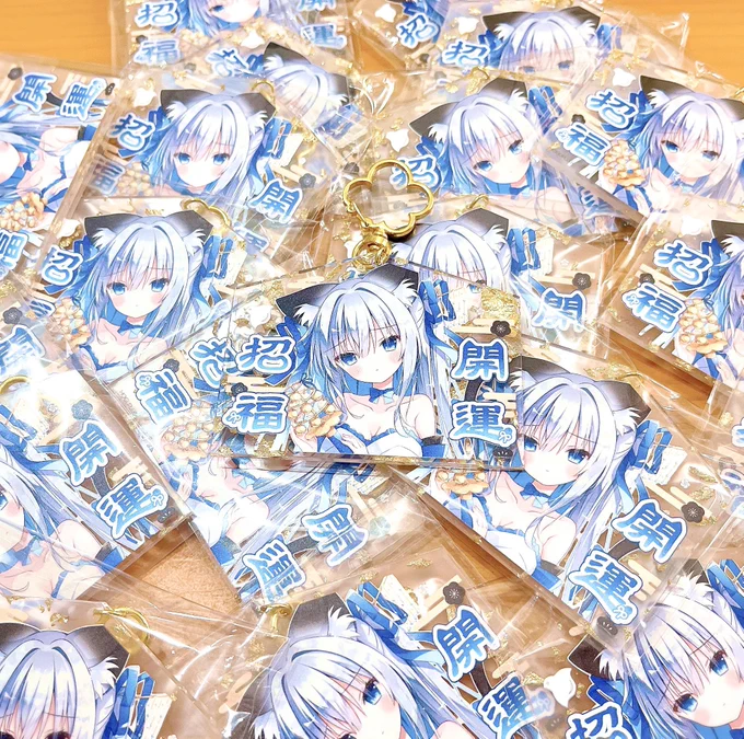 新作グッズをBOOTH倉庫さんに発送しました! ラメタペストリーは猫耳が切れないようにデザイン少し変更していますっ 当初の予定より遅くなりすみません…!入荷、発送まで今しばらくお待ちください