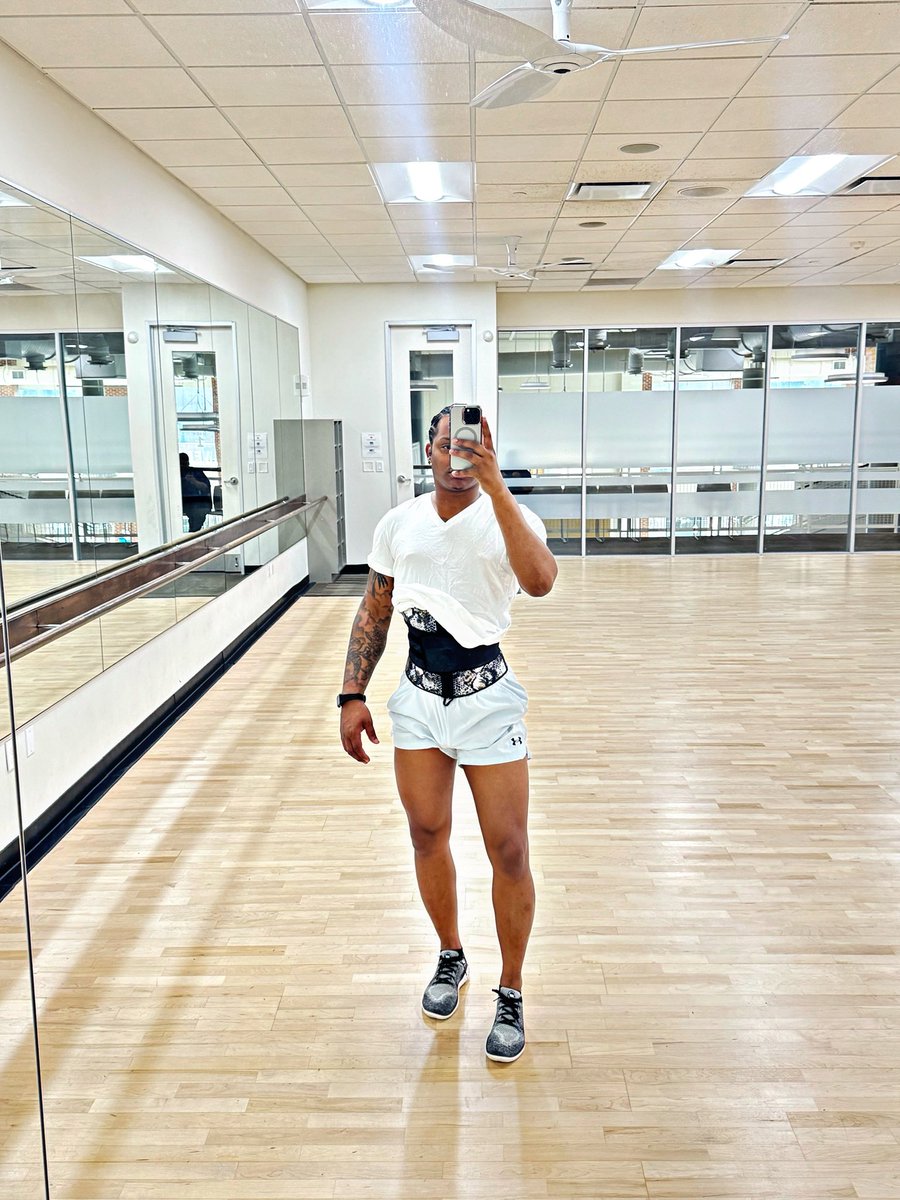 KayeAmont's tweet photo. Summer body loading 😌 https://t.co/Vx5IciY2U9