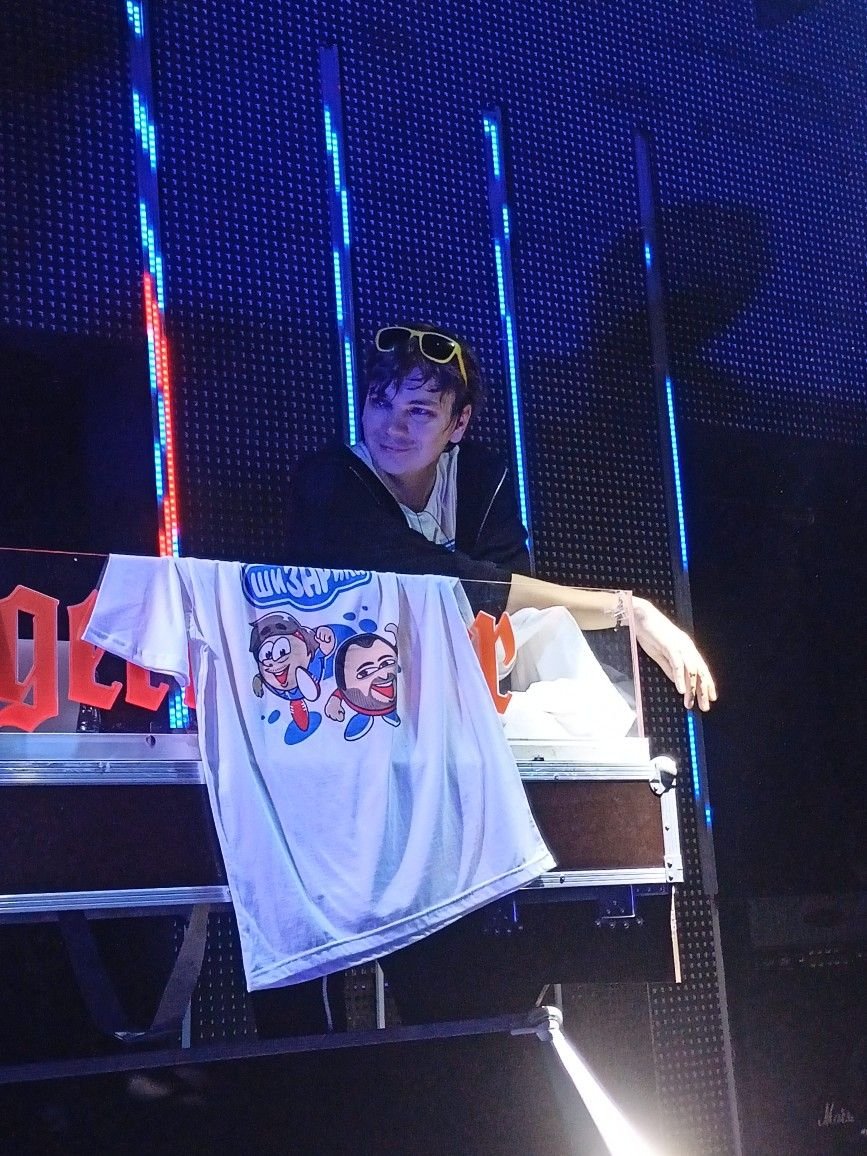 Алексей Петрович проверяет форму Земли tweet media