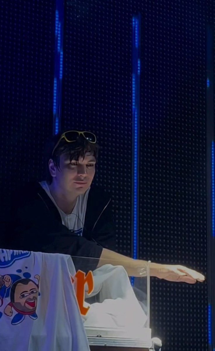 Алексей Петрович проверяет форму Земли tweet media