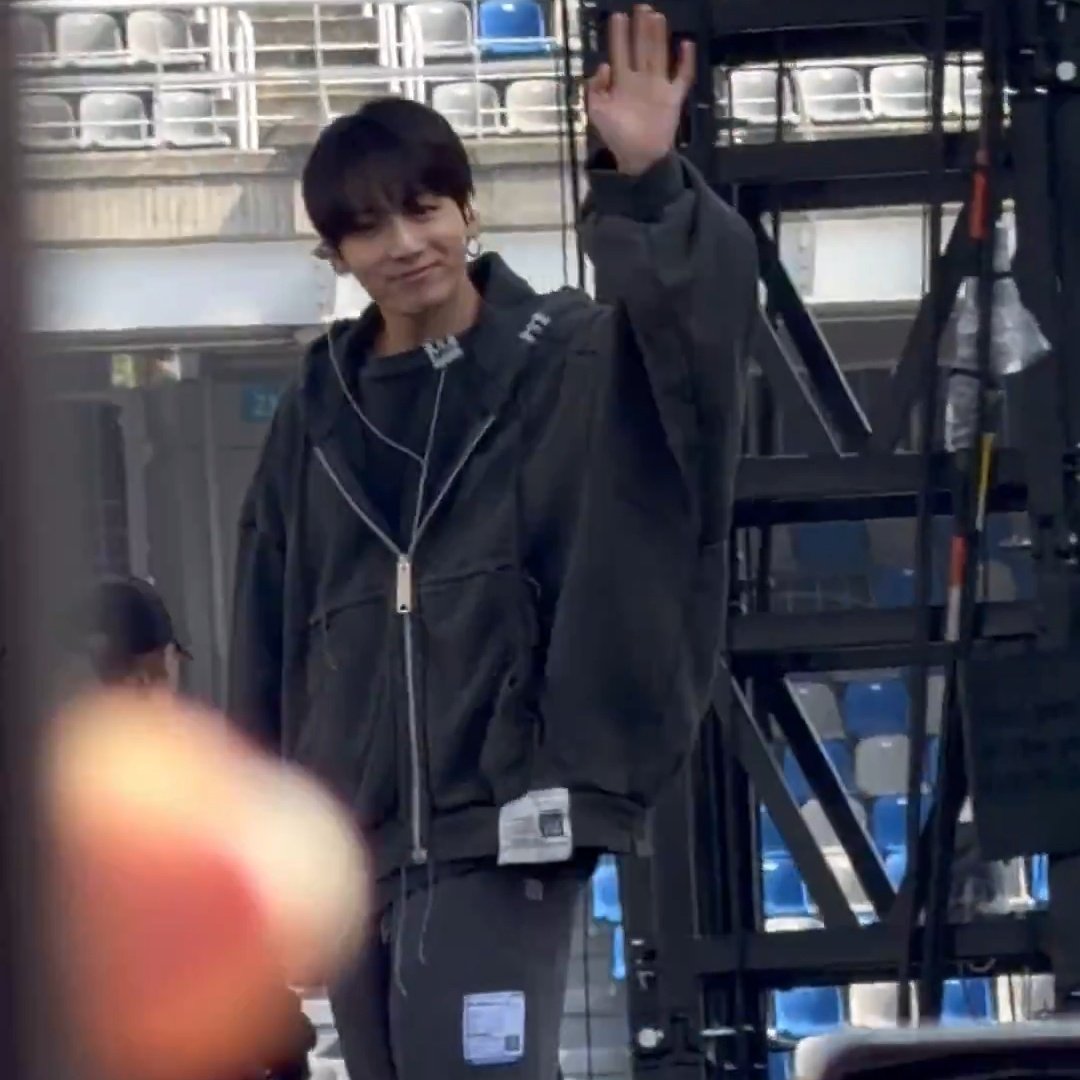 andy⁷ 🦭 tweet media