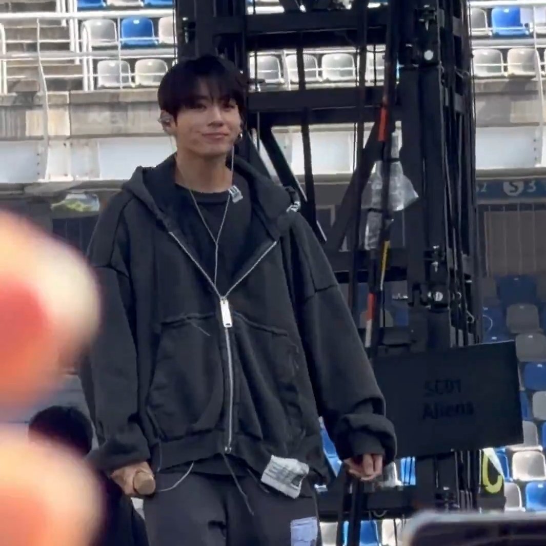 andy⁷ 🦭 tweet media