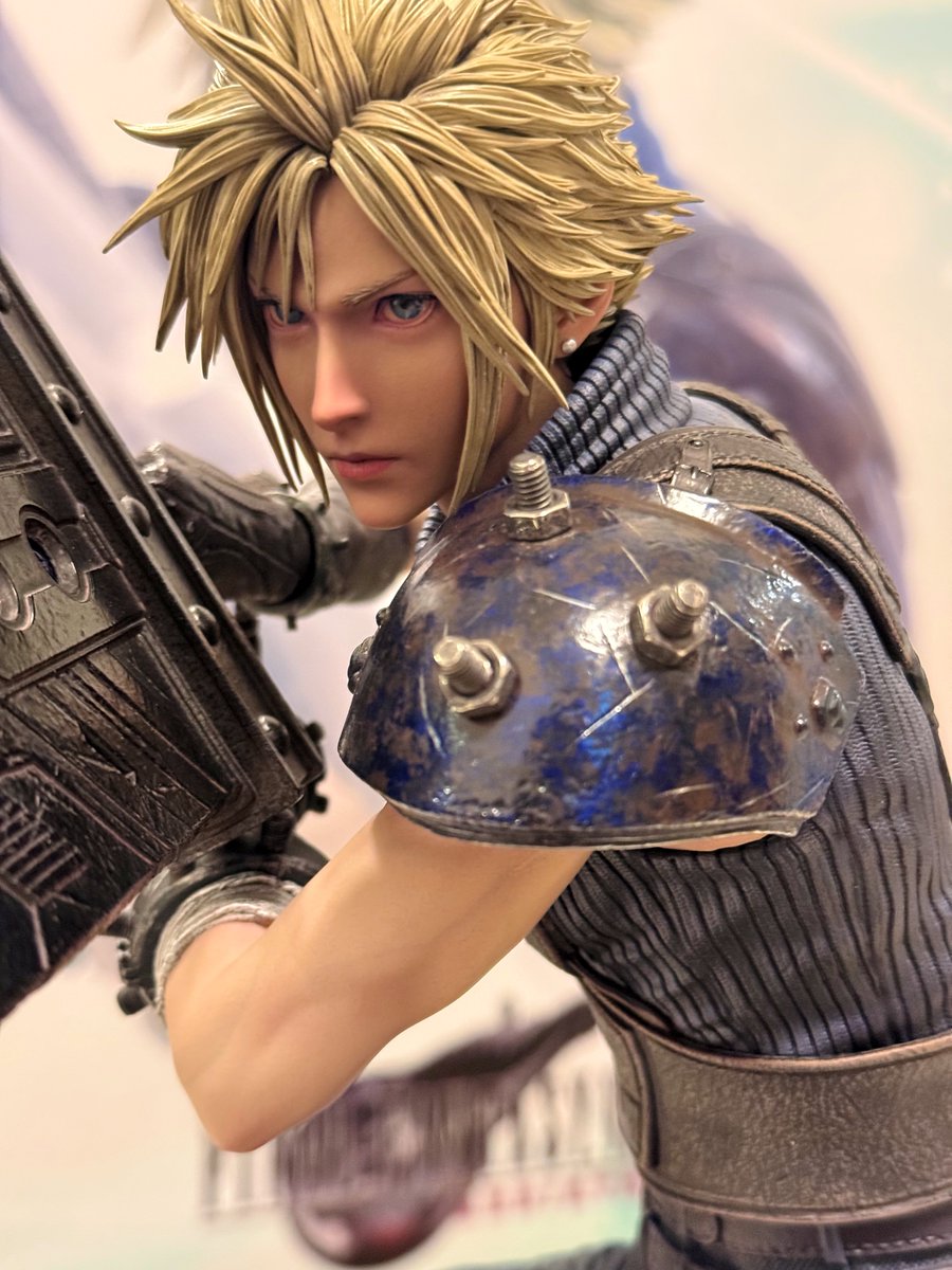 royalzireaelff's tweet photo. it almost broke my back assembling cloud and now i fear assembling sephiroth next https://t.co/hkphlfrRKF