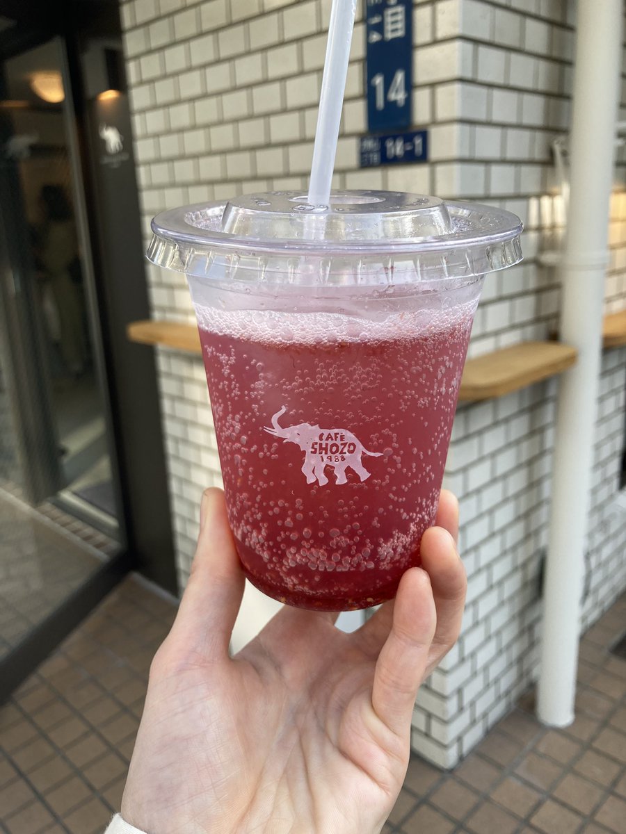 ショウゾウで木苺ソーダ🥤暑いから沁みる！