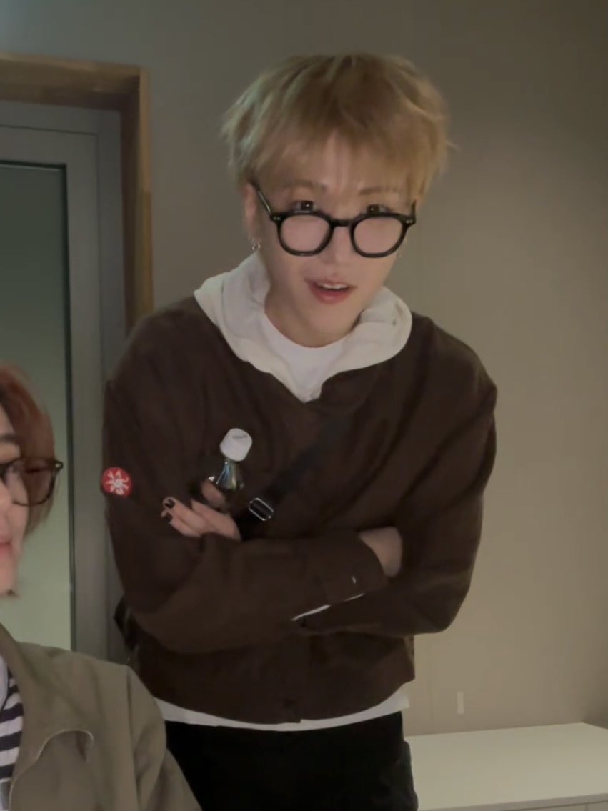 뒤에 있으니까 화질 다 깨져서 뭔 강아지 같더니 가까이 오자마자 오빠됨