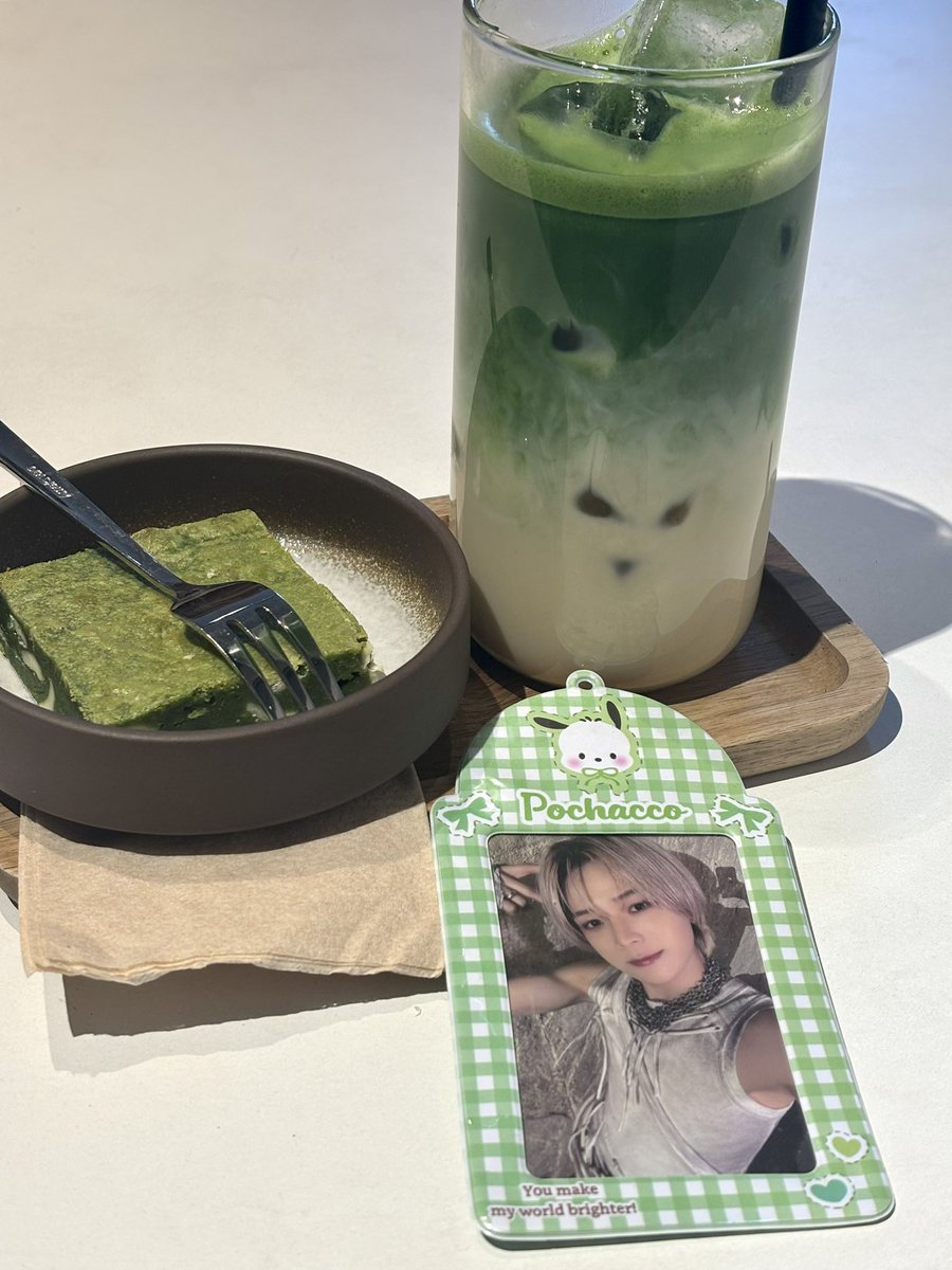 seoryoungs's tweet photo. lavender earl grey matcha + fudgy matcha brownie with white chocolate 🌿💭
#lunédrinks #lunéeats #lunédrinksmatcha #lunéeatsmatcha https://t.co/XvOAxFfWXd