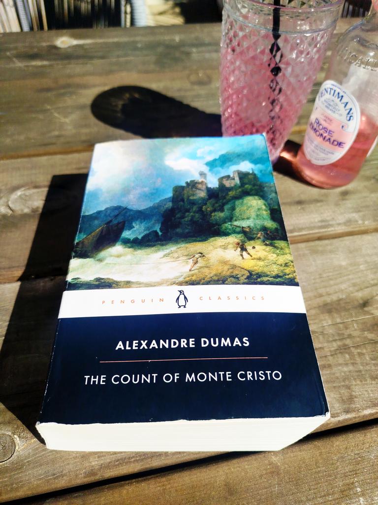 Emma 📚🏳️‍🌈💗 (booktwt) tweet media