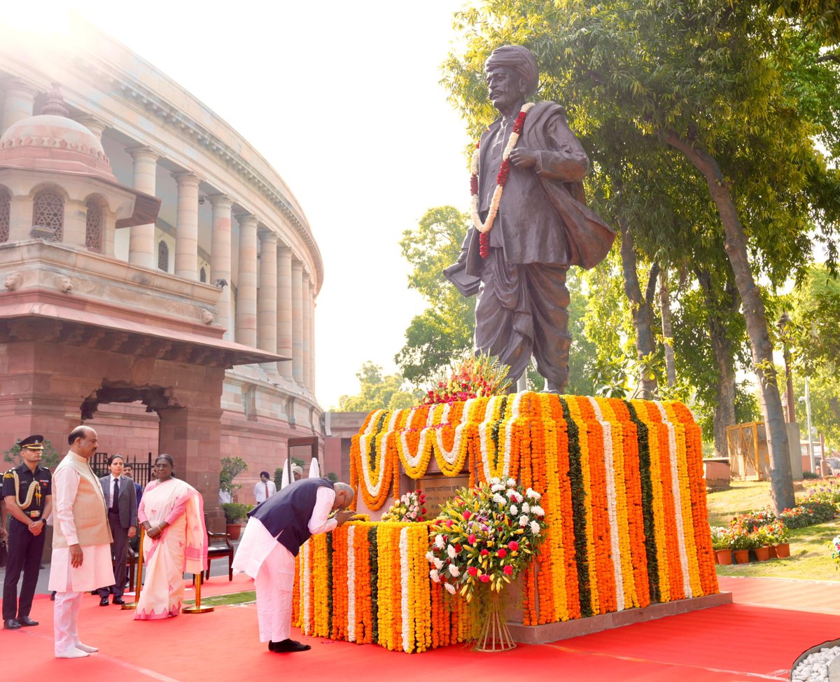 Daf_mosje's tweet photo. Dr. Ambedkar Foundation organised a floral tribute on the 200th Birth Anniversary of Mahatma Jyotiba Phule on 11.04.2026 at Prerna Sthal, Parliament.

The tribute was led by Hon’ble President Smt. Droupadi Murmu, Hon’ble VP Shri C. P. Radhakrishnan, Hon’ble PM Shri Narendra Modi https://t.co/ogfgIi0lwi