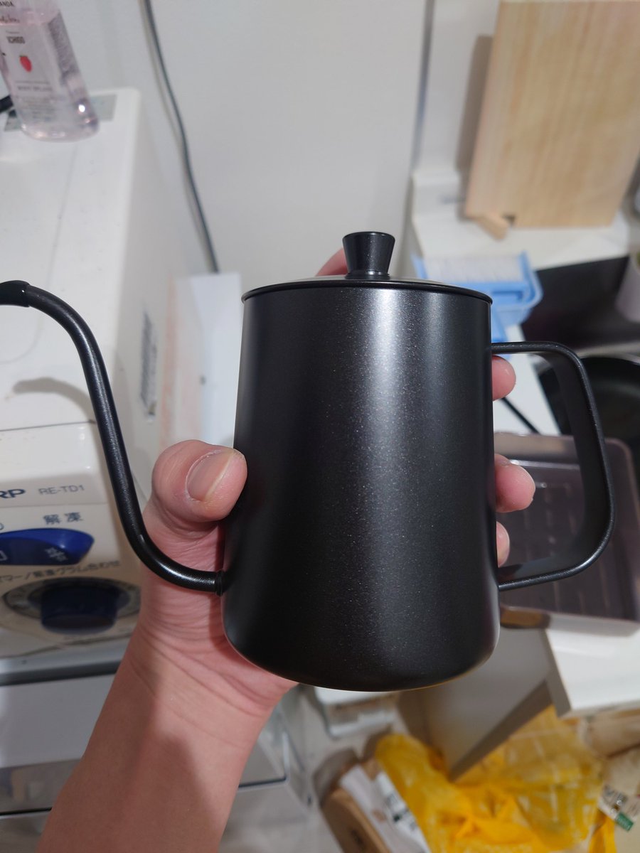 basara_co's tweet photo. 自分自身への誕生日祝いということで、ポーレックスのコーヒーミルと持ち運び可能なドリップポッドを購入しました😊

先日、一時帰省した時にも持って行き、両親にハンドドリップをご馳走…非常に好評を得て個人的にもいい買い物したな、と😋✨️

今後はコイツ等を中心に外でも美味しいコーヒーを☕ https://t.co/ZyROfpKUBt