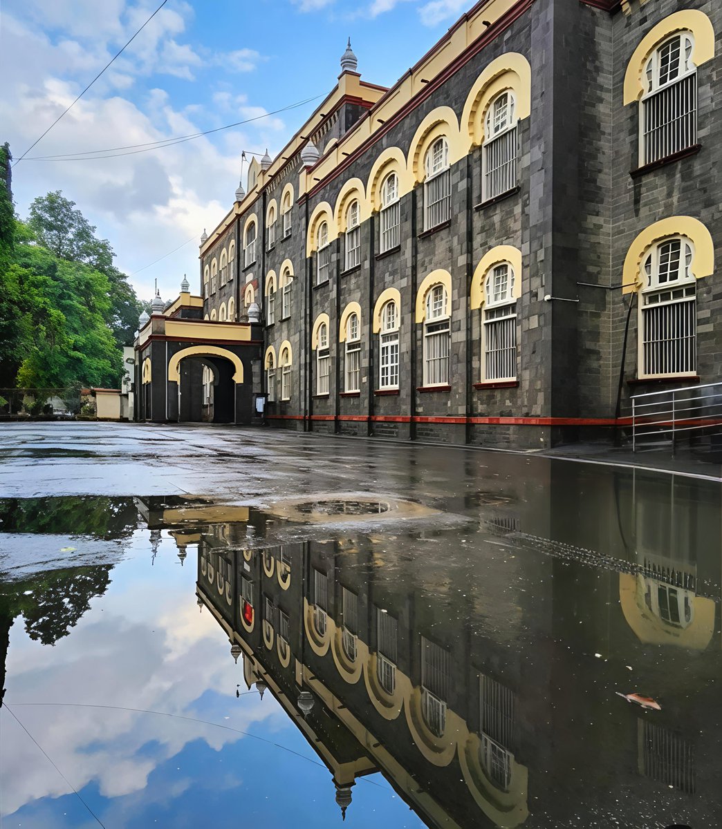 ahujasun's tweet image. Reflections after the rain…
Where history meets silence, and the sky finds itself in still waters.
Some places don’t just stand — they whisper stories. 🌿✨

#ReflectionPhotography #ArchitectureLovers #Heritage #MoodyShots #Symmetry #UrbanPhotography #TravelPhotography