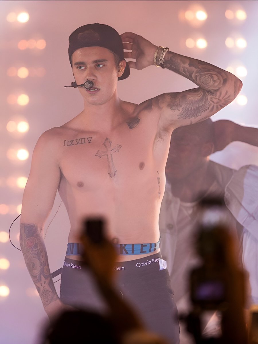 CoolShirtless MaleCelebs tweet media