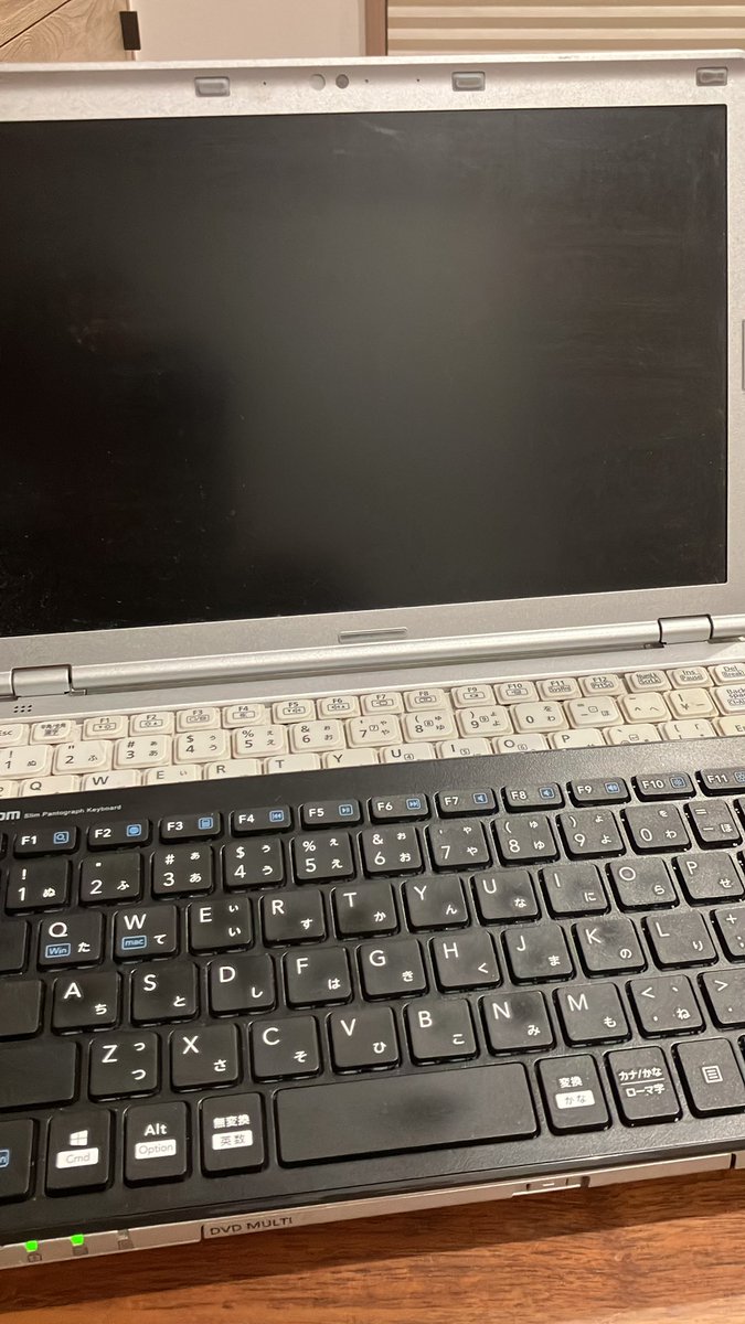 HdtVer2's tweet photo. パソコンが死にました
LETSノート画面がつきません。

どうすれば！？😭 https://t.co/xPHzW3BErl
