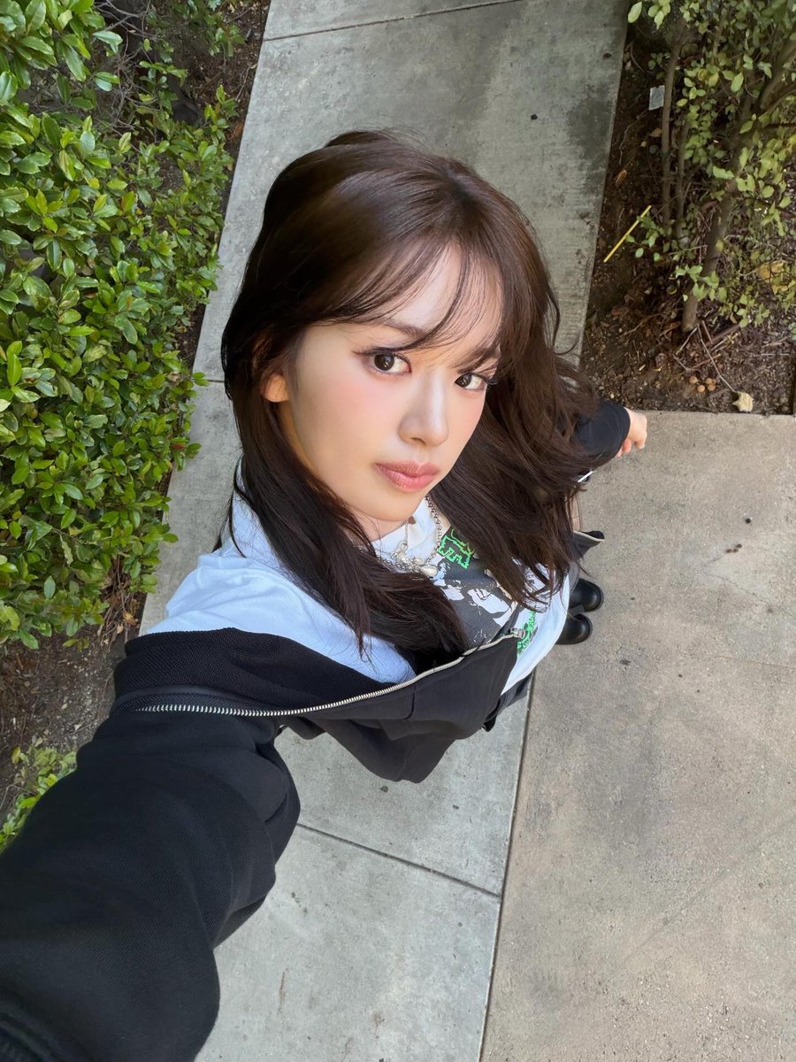 안유진 tweet media