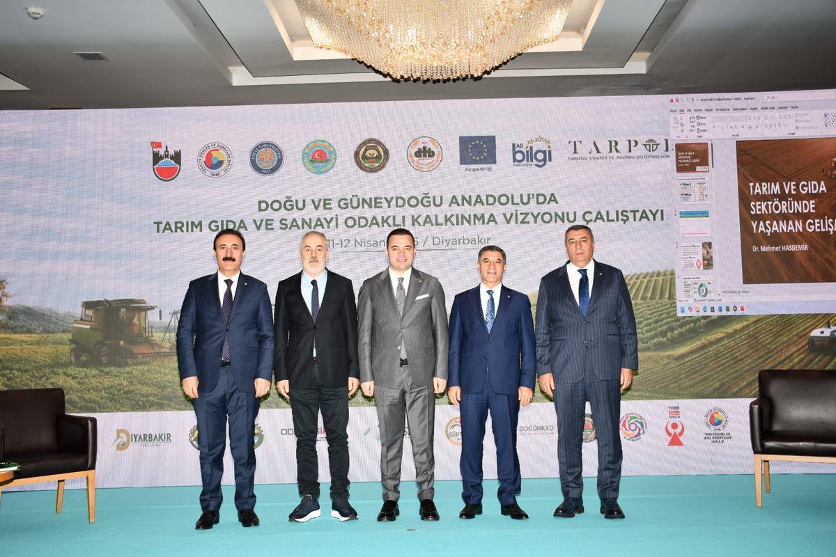📍 Diyarbakır | “Doğu ve Güneydoğu Anadolu’da Tarım, Gıda ve Sanayi Odaklı Kalkınma Vizyonu Çalıştayı”

Cumhurbaşkanı Yardımcımız, değerli büyüğümüz Sayın Dr. <a href="/_cevdetyilmaz/">Cevdet Yılmaz</a>’ın katılımlarıyla gerçekleştirilen bu önemli çalıştaya; Odamız üyesi, Sütaş Bingöl Süt Entegre Tesisi