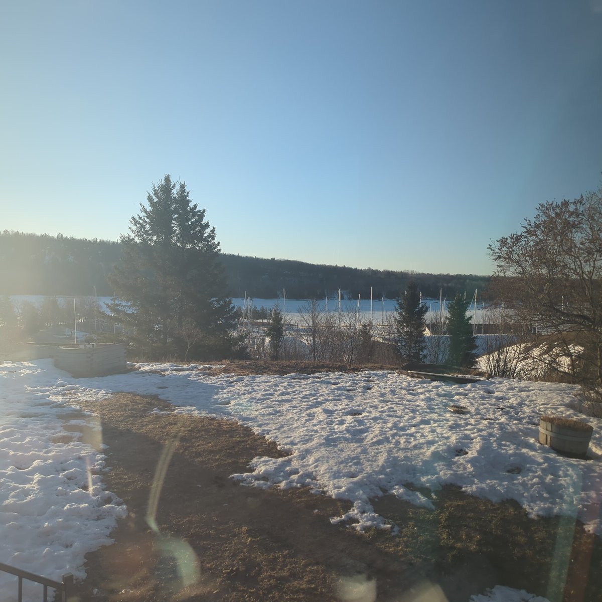 ClarkeBitter's tweet image. Good morning! Can't decide if I'm going fishing, or playing video games this morning 😜 I'm definitely having #coffee and #cannabis while I make up my mind! Nice and sunny, just above freezing atm. Still lots of ice, AND open water at the river! Decisions, decisions 😂 
✌️💚🪴