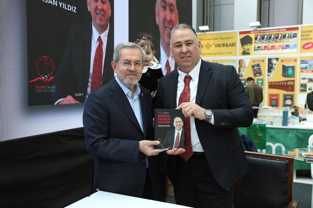 necdetunuvar's tweet photo. ATO Congresium'da gerçekleşen 23. Ankara Kitap Fuarında Ankara Üniversitesi stantı ve yazarların yer aldığı yayınevlerinin stantlarını ziyaret ettik. https://t.co/5PoJK2N7FY