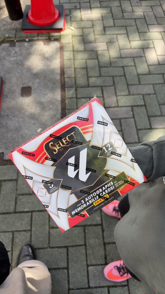 rarararock_ryo's tweet image. 名古屋ミントさんでPANINI SELECT LALIGA2526購入した開封結果です〜☺️
レバンドフスキとフェラントーレスのデュアルレリック
ベティスのエルナンデスのレリック
ロベルトアジャラのオートでした！
ペドリの99シリ、ベリンガムの20シリも出てくれたので満足でした〜⚽️✨
#PANINI
#LALIGA