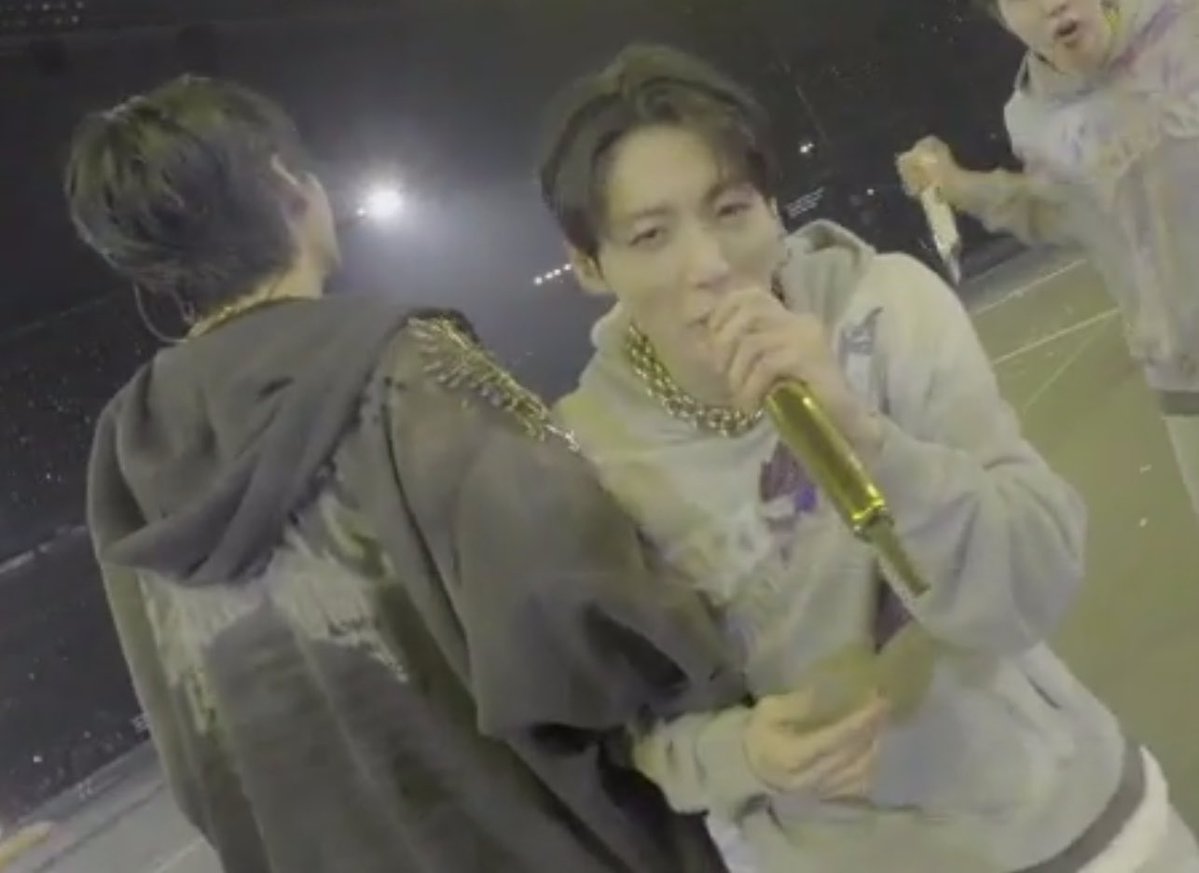 taekook𑁤 tweet media